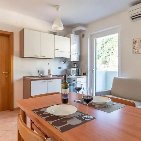 Free Parking & Free Wifi- Near Historic Center & Pet Friendly Apartment Trento