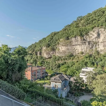 Free Parking & Free Wifi- Near Historic Center & Pet Friendly Apartment Trento